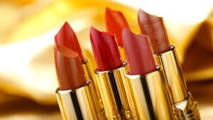 Verführung pur: Wie entstand der Lippenstift?