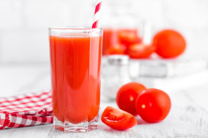 Warum trinken so viele Fluggäste Tomatensaft?