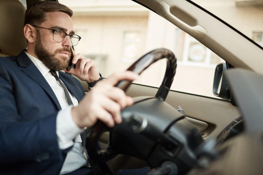 Top 10 der Ablenkungen beim Autofahren