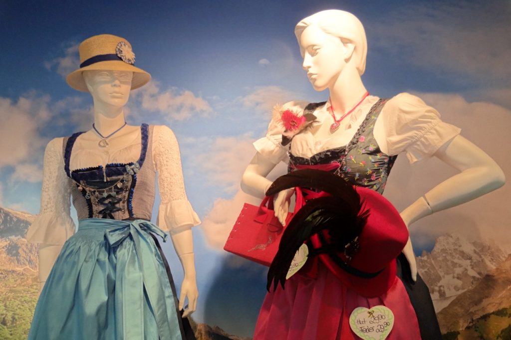 Die Geschichte des Dirndls – alles über das bayerische Trachtenkleid