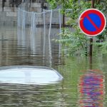 Wie rettet man sich aus einem sinkenden Auto?