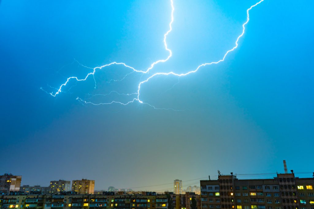 Sommergewitter: Wie kommt’s und wer haftet bei Schäden?